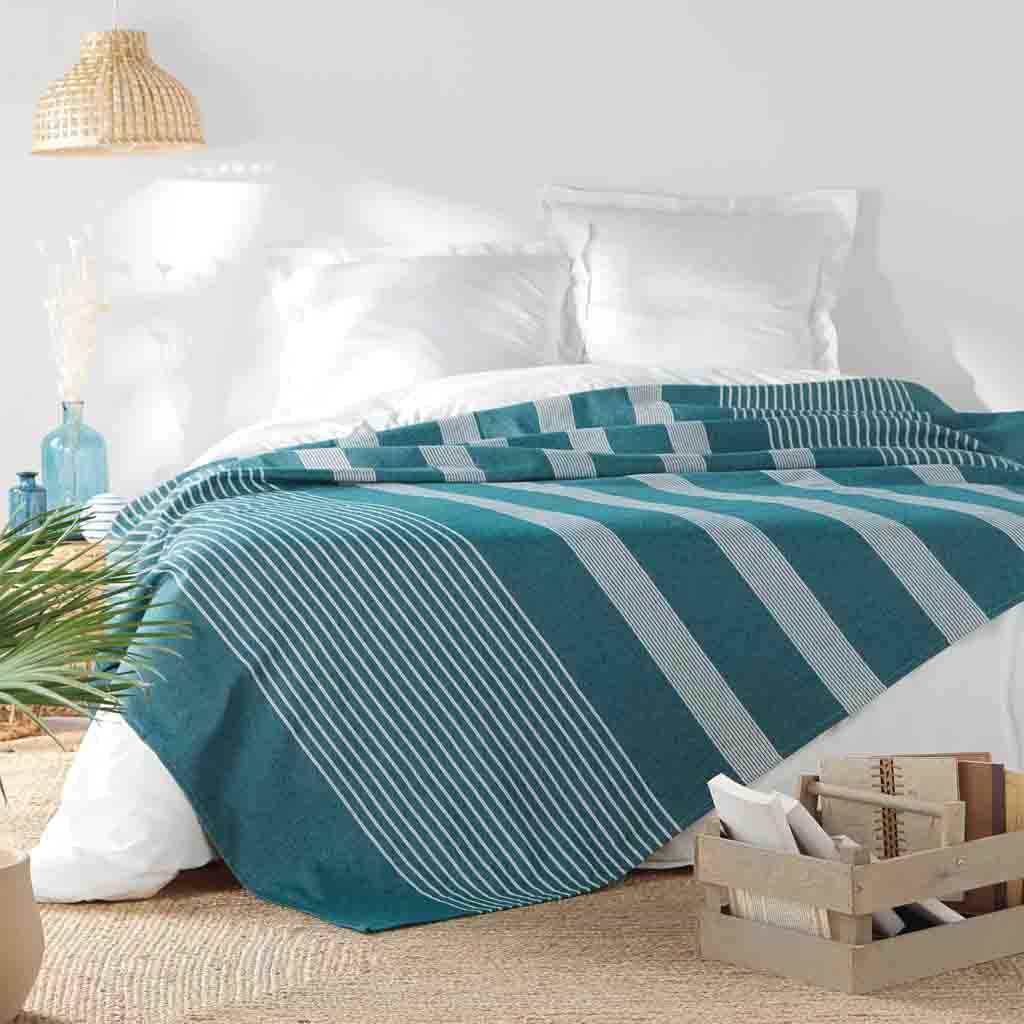 Couvre lit 2P 240x260cm coton/polyester tisse Adele bleu