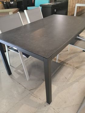 [GAR-LISBTAGK958T152-CH-CED] LISBON Table aluminium Charcoal 152*90cm vitre 6mm Ceramic Dark Grey